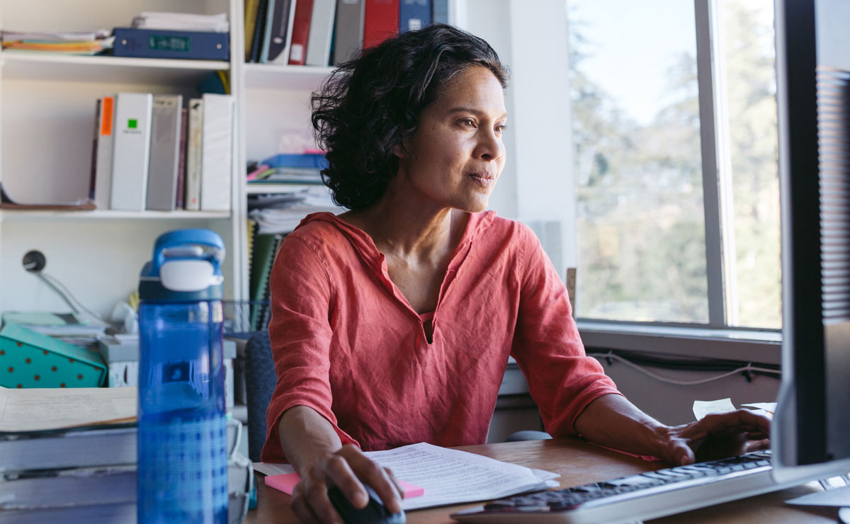 Femme en télétravail
